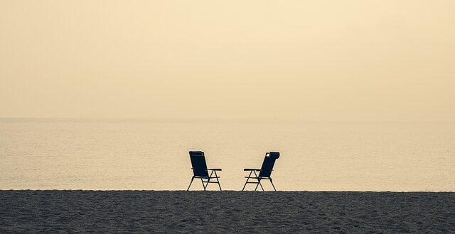 Jak wybrać krzesła turystyczne i leżaki plażowe idealne dla Twojej rodziny?