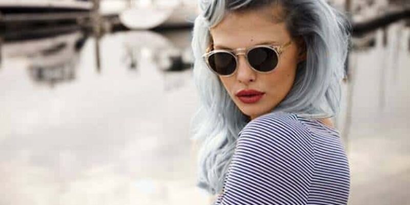 Granny Hair – moda na siwe włosy