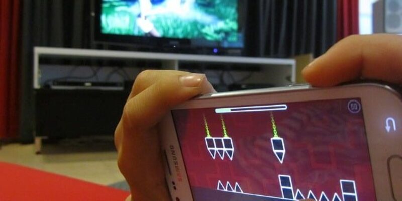 Kiedy kupić dziecku telefon komórkowy?