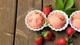 Jak przyrządzić domowe lody truskawkowe?