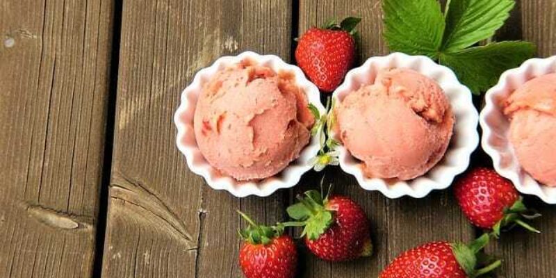 Jak przyrządzić domowe lody truskawkowe?
