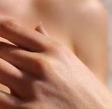 Jak się pozbyć łuszczącego naskórka?