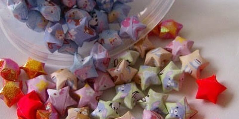 Origami: jak zrobić pięcioramienne gwiazdki z papieru