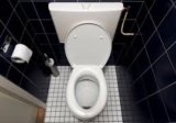 Jak się pozbyć brzydkiego zapachu z toalety?
